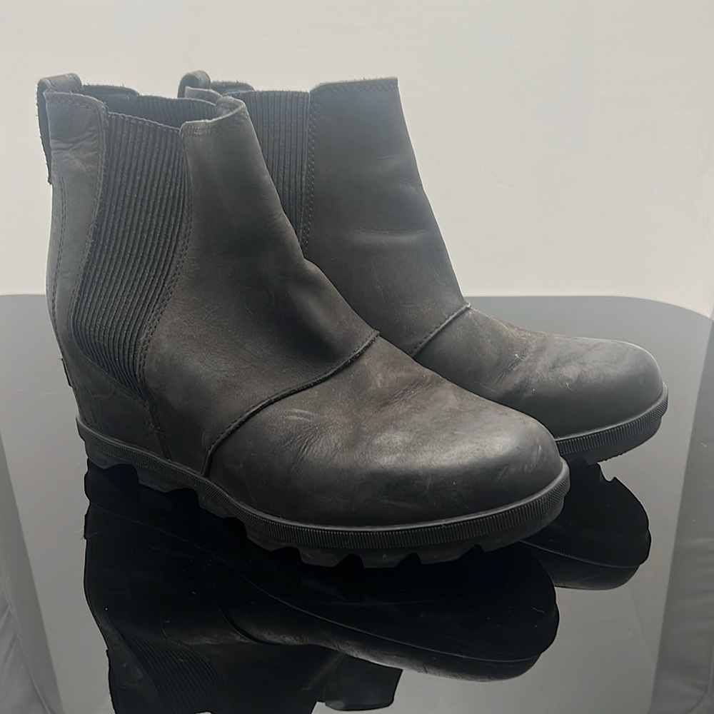 Sorel size 9.5 black leather boots